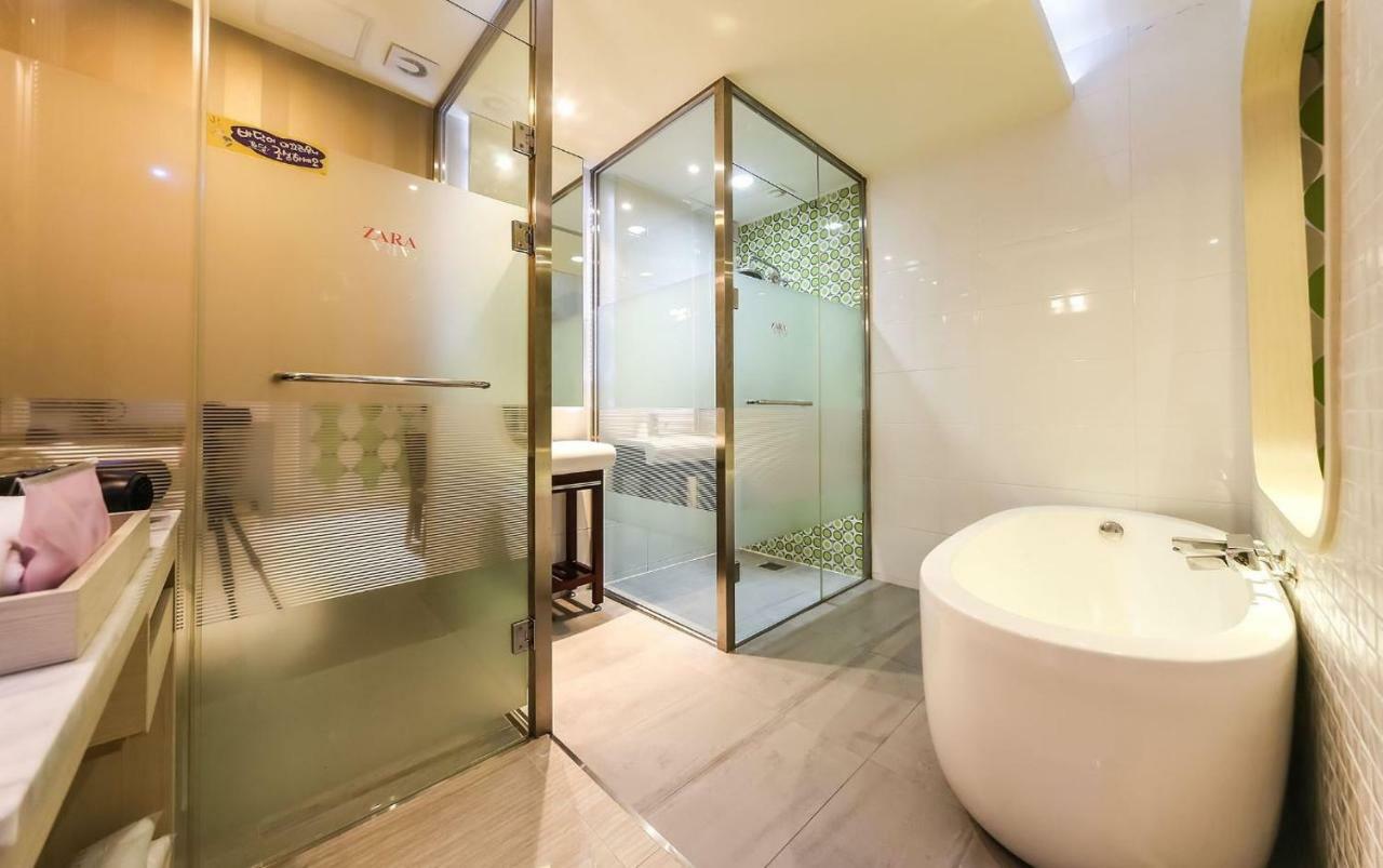 Hotel Zara Changwon Extérieur photo